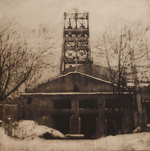 Paysage industriel sous la neige.